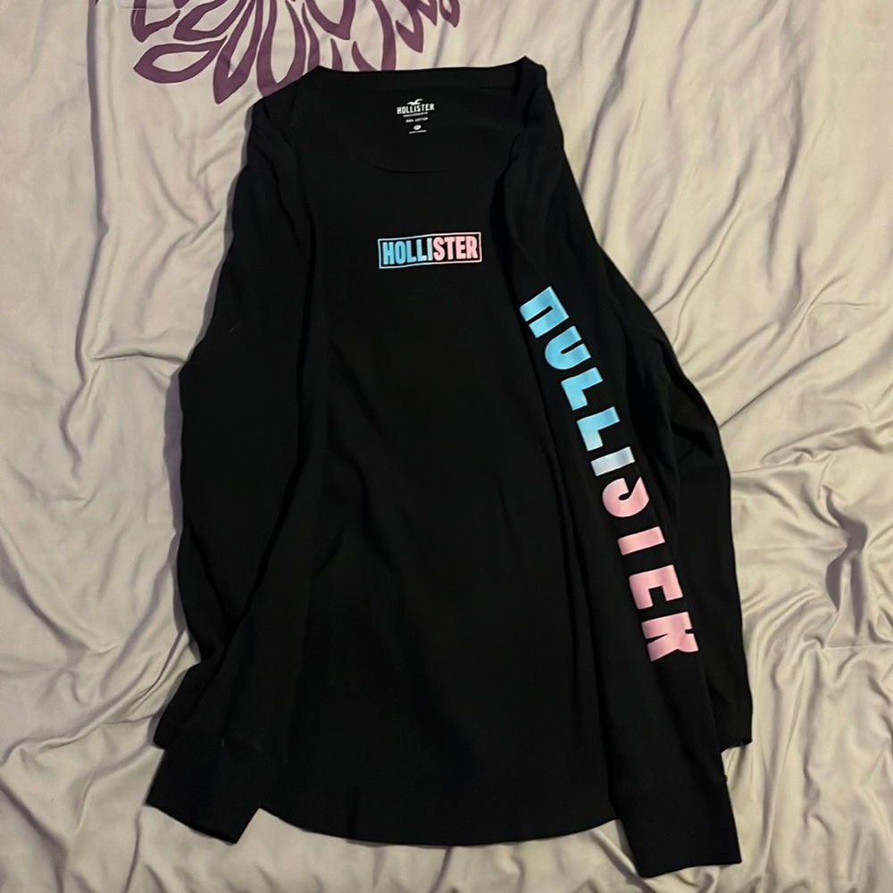 XL Hollister long sleeve curved hem t-shirt